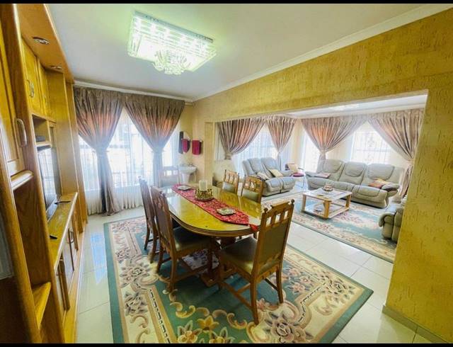 5 BEDROOM HOUSE FOR SALE IN LENASIA SOUTH